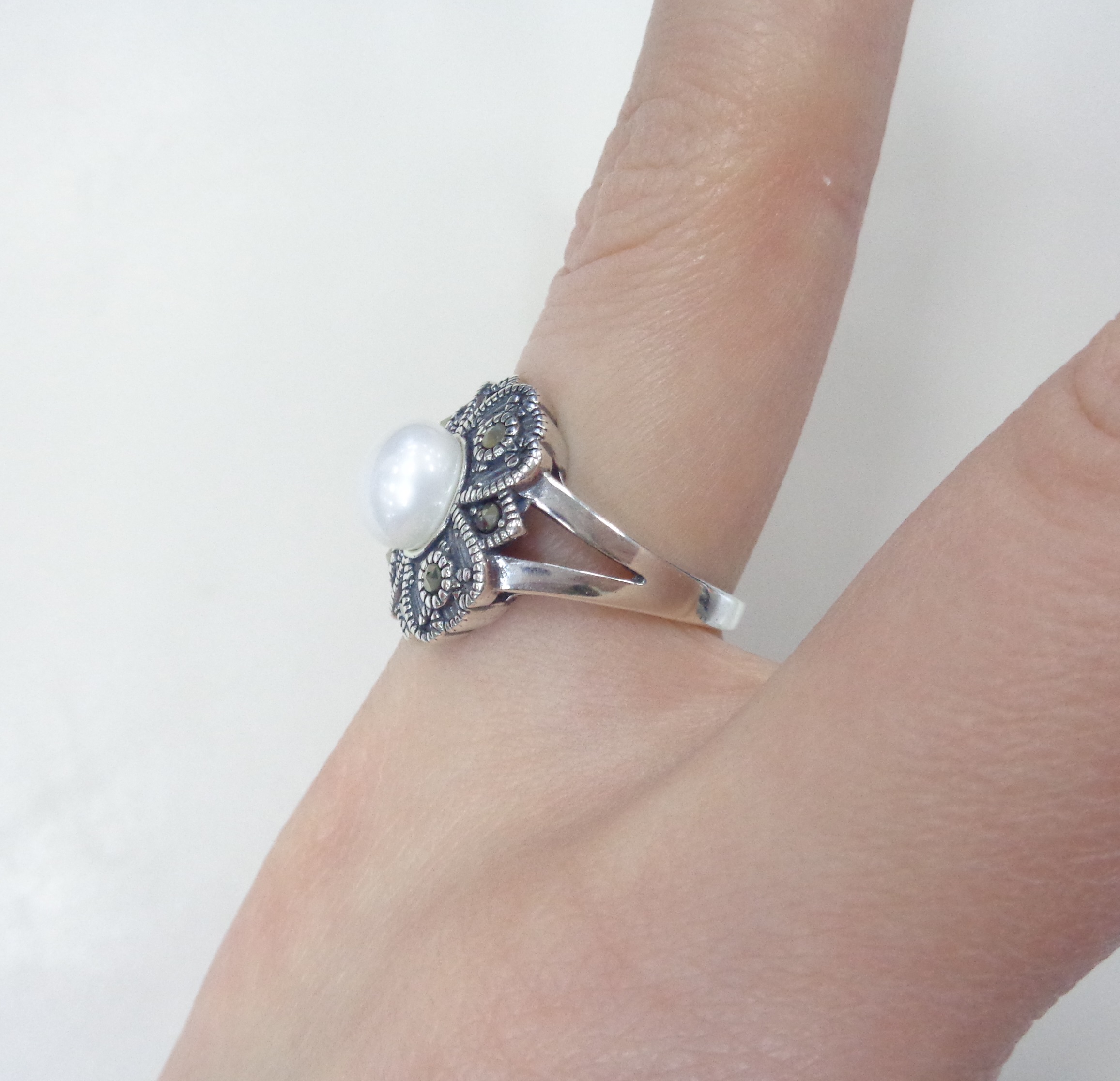 Серебряное кольцо с жемчугом